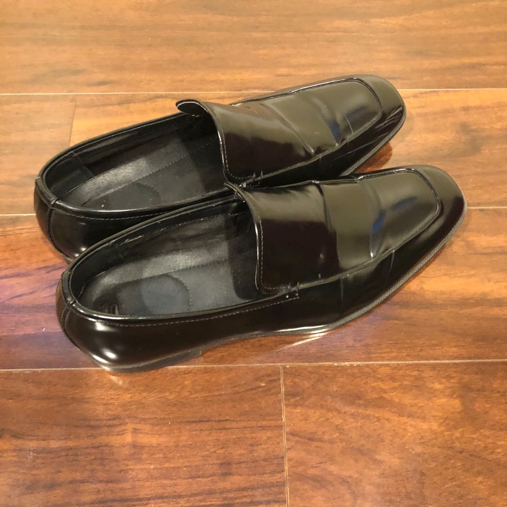 Dress shoes